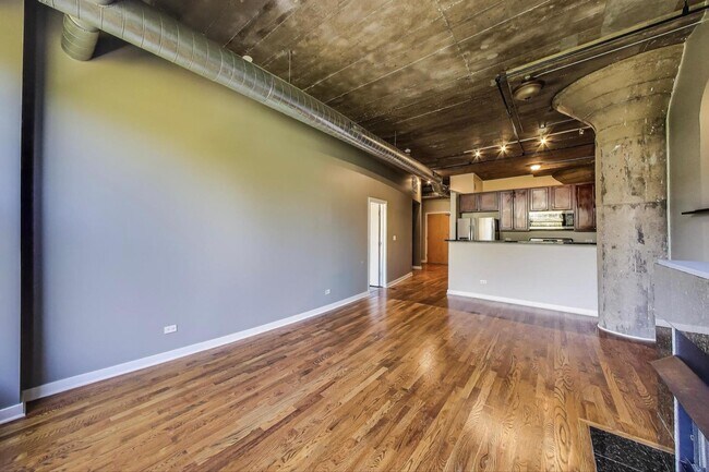 Building Photo - 1071 W 15th St