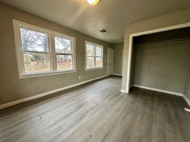 Foto del edificio - 3 Bedroom and 2 Bathroom Home in Shawnee