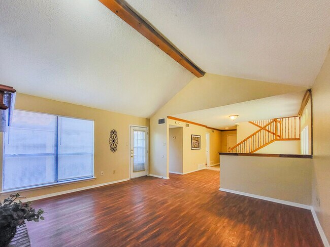 Building Photo - Fort Worth Townhouse coming soon.