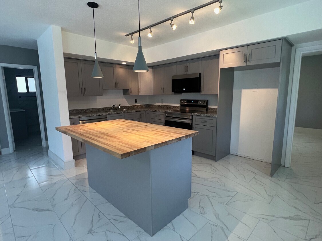 Foto principal - 220 SW 8th Ave