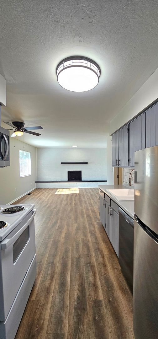 Foto del edificio - 3148-3150 Silver Rock Avenue