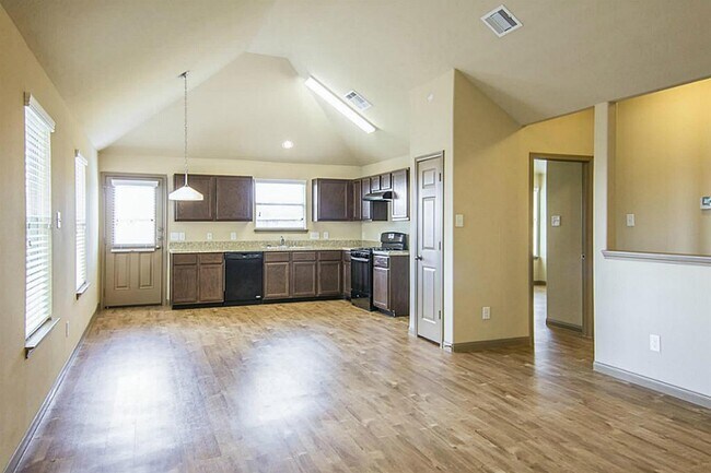 Building Photo - 5750 Kyle Cove Dr