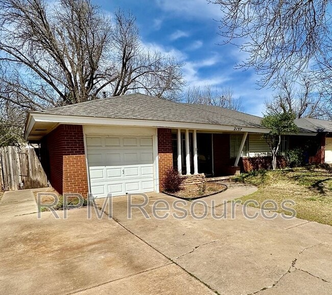 Photo - 2137 Barclay Rd House