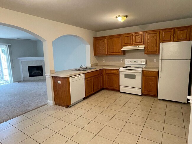 Foto del edificio - Shelby Twp 2-bedroom, 2-bath condo-style, private patio, 1st floor unit