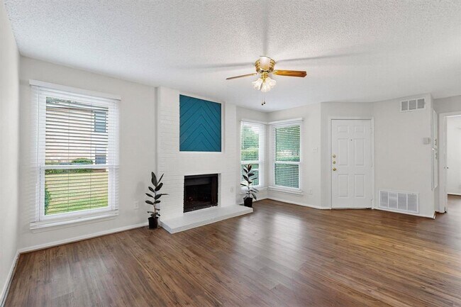 Building Photo - 10616 Mellow Meadow Dr