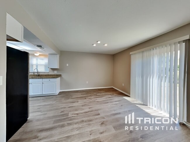Building Photo - 1374 Bramblewood Dr