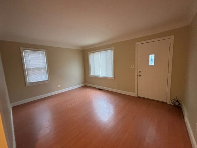 Foto del edificio - 920 E Mapledale Ave