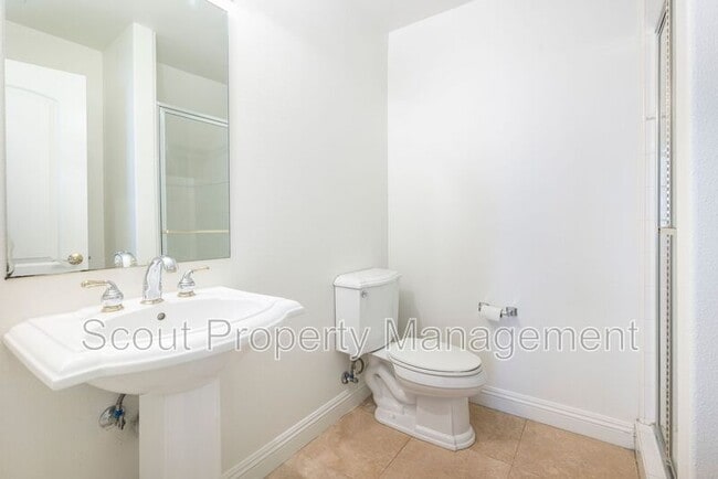 Building Photo - 41829 St Thomas Ct