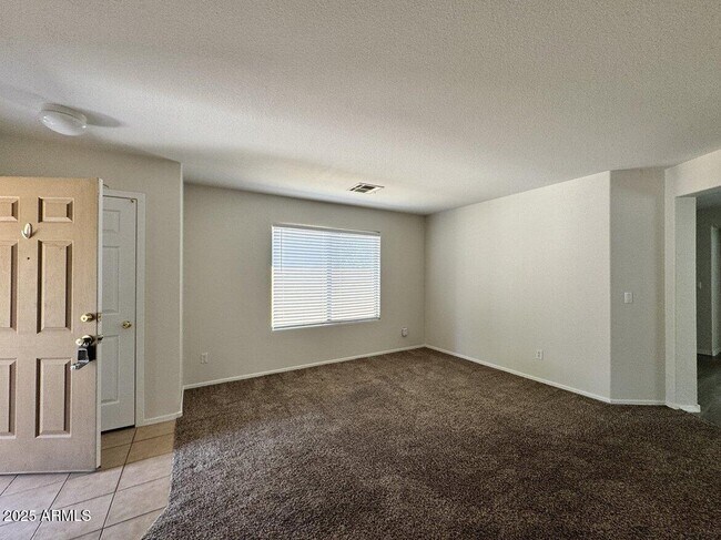 Foto del edificio - 46067 W Sheridan Rd