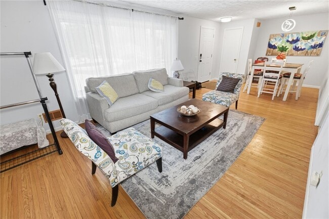 Foto del edificio - 266 Willowcrest Dr