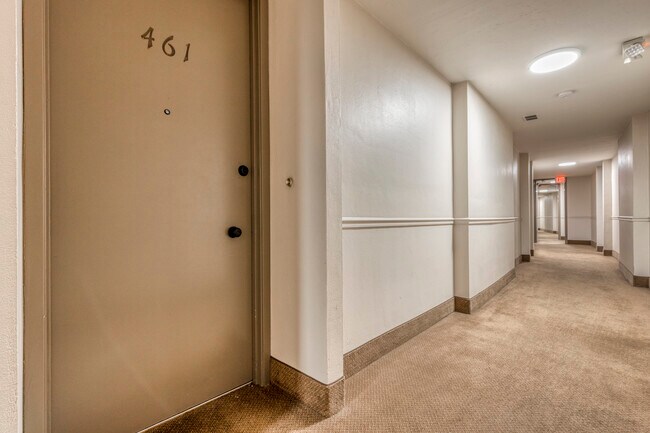 Building Photo - 3050 Rue Dorleans