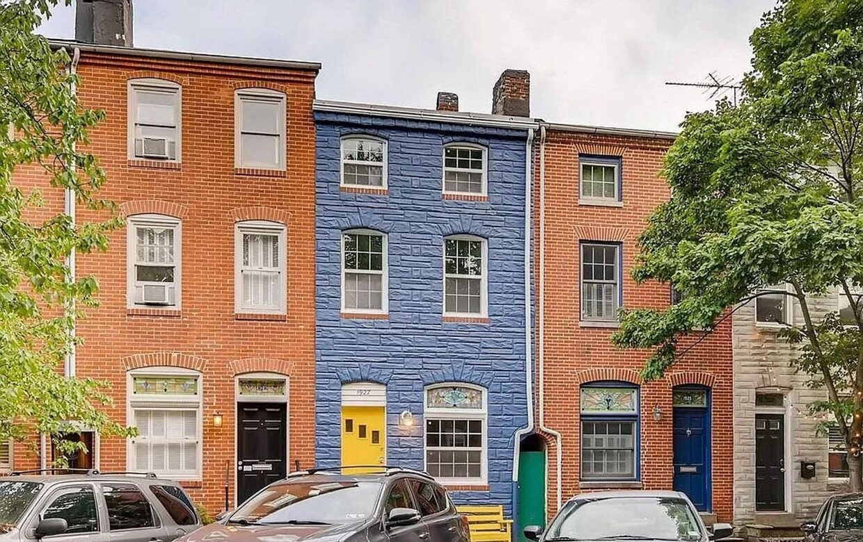Primary Photo - Fully Renovated 3Bedroom Townhome in Beaut...