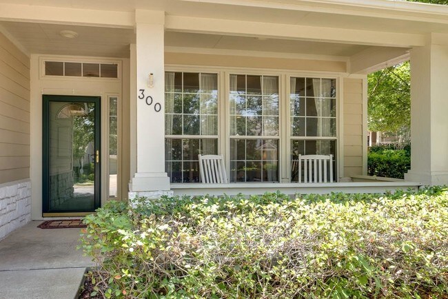 Building Photo - 300 Silver Oak Dr