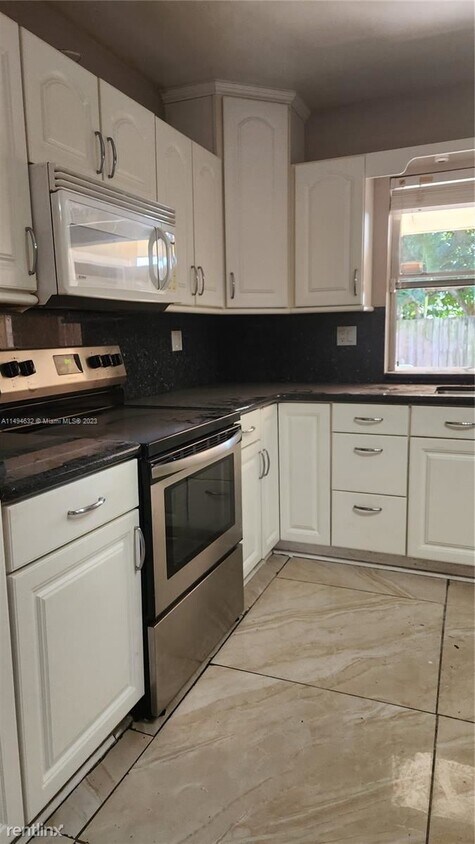 Primary Photo - 3 br, 2 bath House - 8830 Pasadena Blvd # 0
