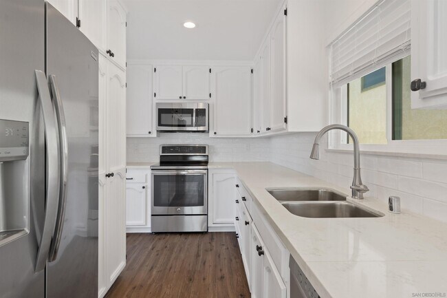 Building Photo - 559 4th St