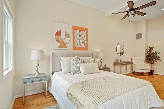 Foto del edificio - 468 Ridge St NW