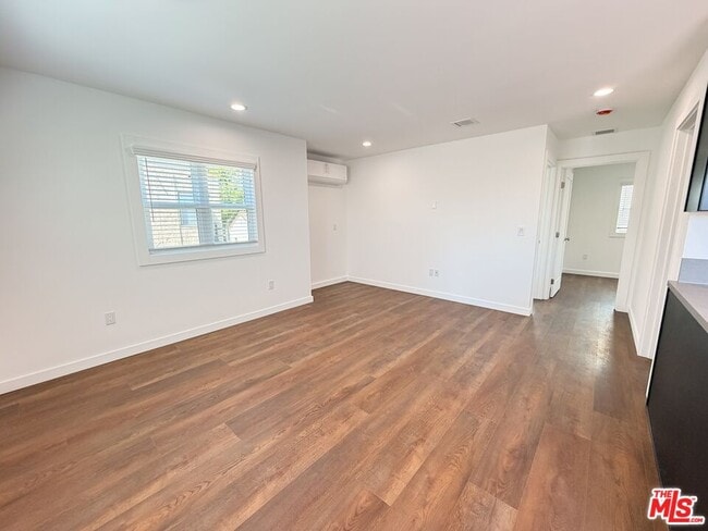 Building Photo - 818 N Harper Ave