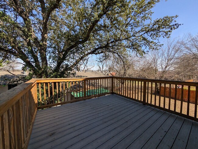 Building Photo - Large Deck off Living Room / Fridge Included /Located Between Gruene & Downtown New Braunfels /CISD