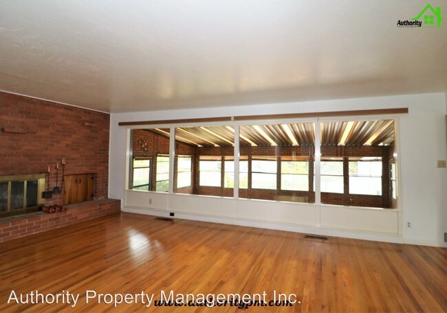 Building Photo - 3 br, 2 bath House - 1703 Ridge Dr.
