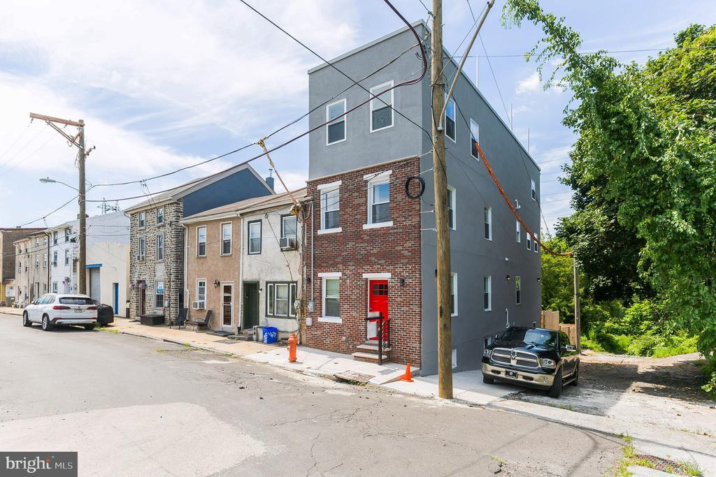 Primary Photo - 4680 Canton St