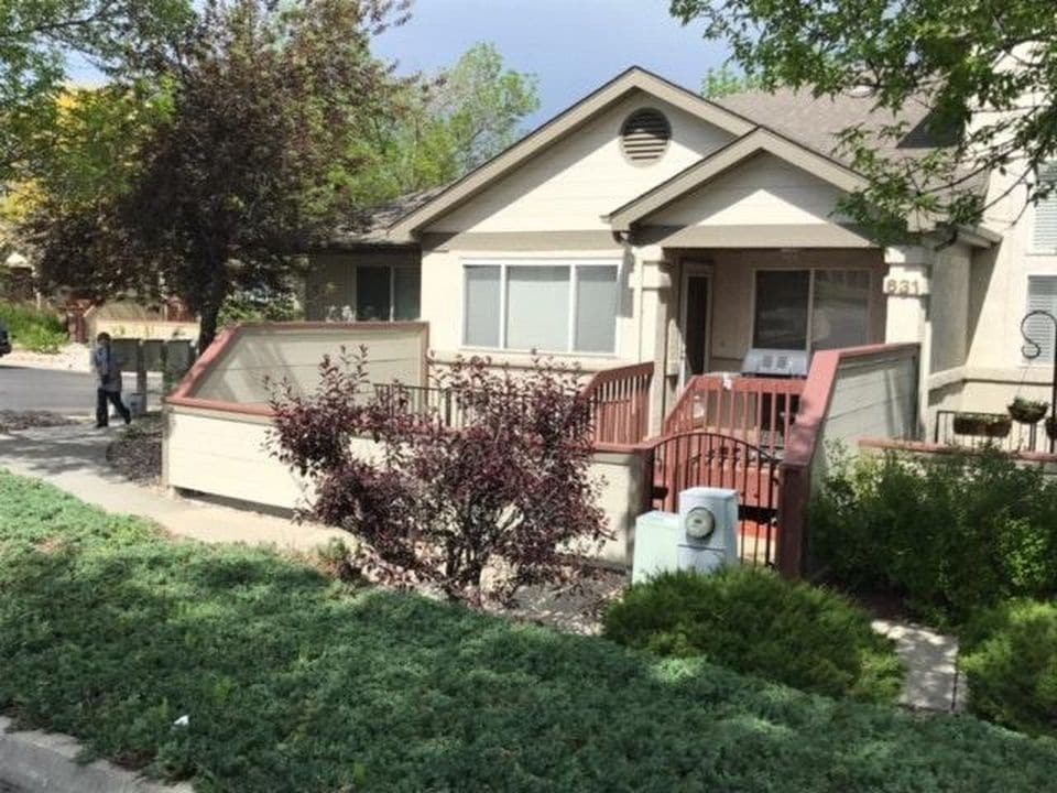 Primary Photo - BEAUTIFUL 4 Bed 3 Bath Townhouse in Louisv...