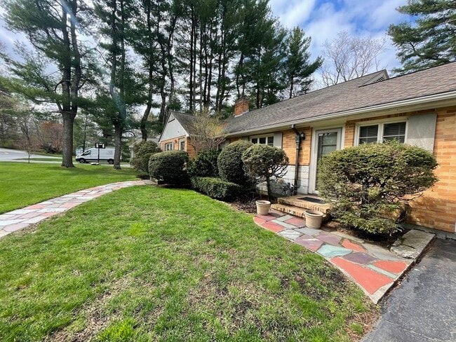 Building Photo - 204 Follen Rd
