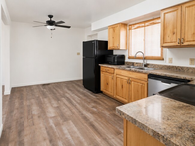 Foto del edificio - 715 W 18th St