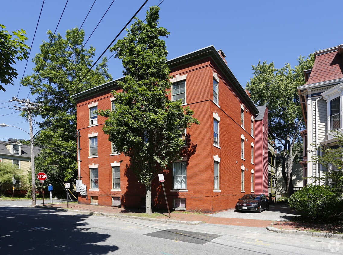 Primary Photo - 87 Emery St