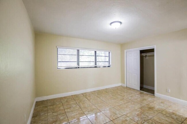 Foto del edificio - 1730 NW 178th St