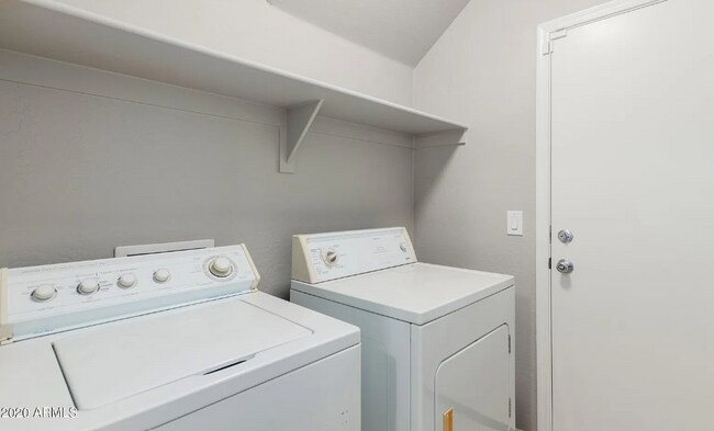 Foto del edificio - 1725 N 77th Dr
