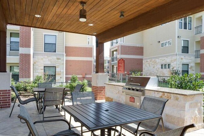 Foto del edificio - 4900 Windhaven Pkwy