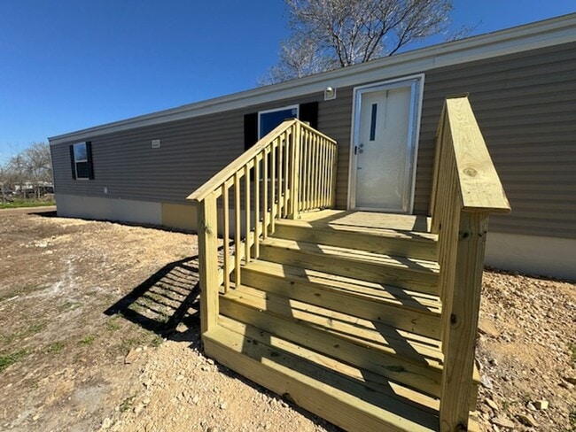 Building Photo - Move in June 10th 2025!! Beautiful 3 bedro...
