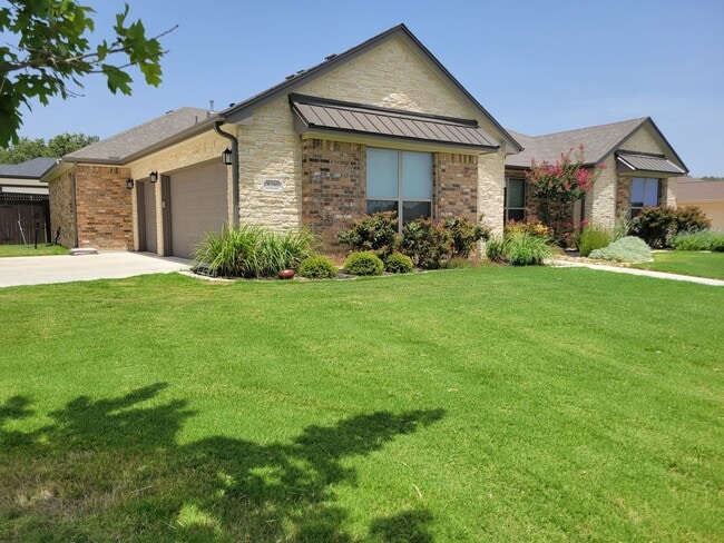 Foto del edificio - CUSTOM BUILT HOME IN GATED COMMUNITY OF BELLA CHARCA!