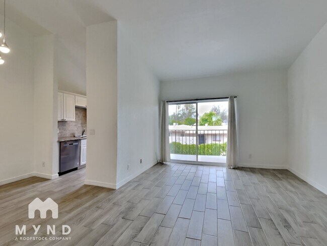 Building Photo - 828 S Langley Ave