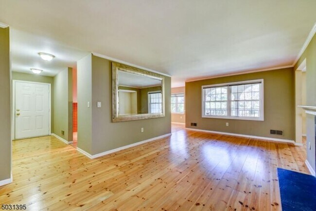 Building Photo - 18E Heritage Dr