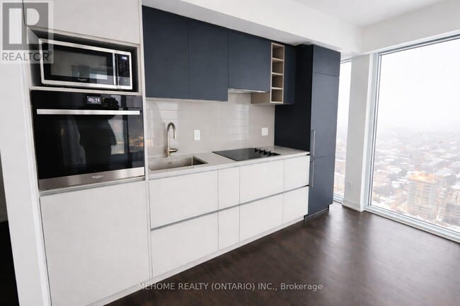 Building Photo - 319 Jarvis St