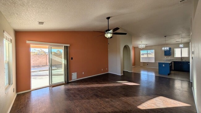 Foto del edificio - Spacious 4-Bedroom Single-Story Home in Northern Meadows