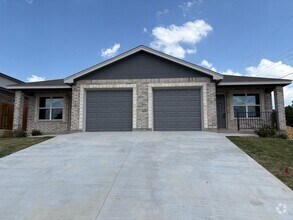 Building Photo - 2109 Wildewood Dr