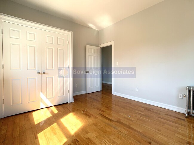 Foto del edificio - 100 Audubon Avenue