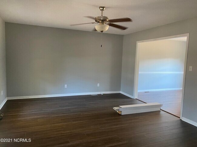 Building Photo - 802 Pine Valley Ct