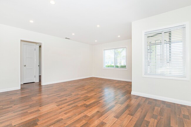 Foto del edificio - 17425 Emelita St