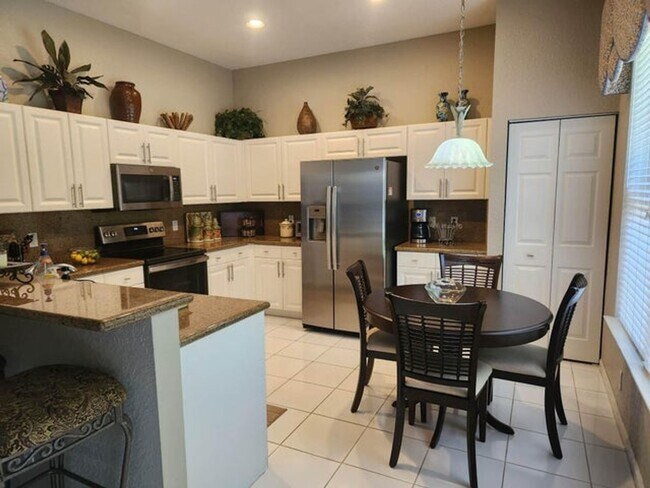 Foto del edificio - 7940 Rockford Rd