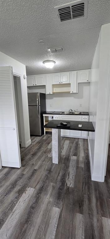 Building Photo - 669 Royalty Ct