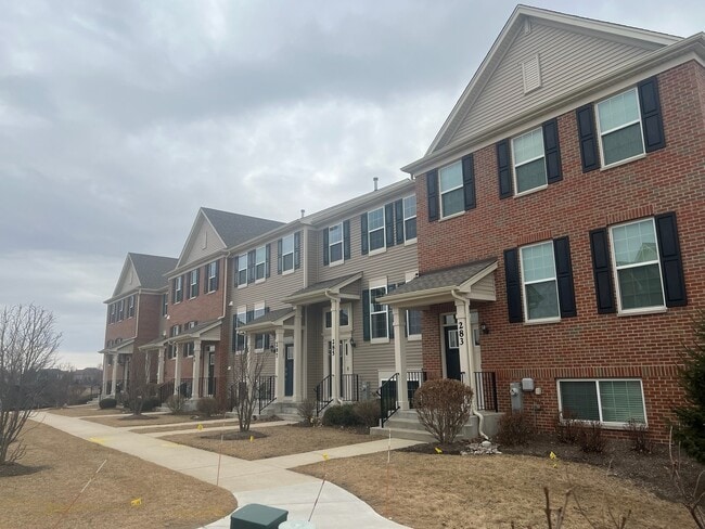 Building Photo - 285 Lakeshore Dr