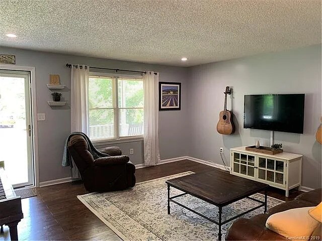 Foto del edificio - 206 Ross Ct