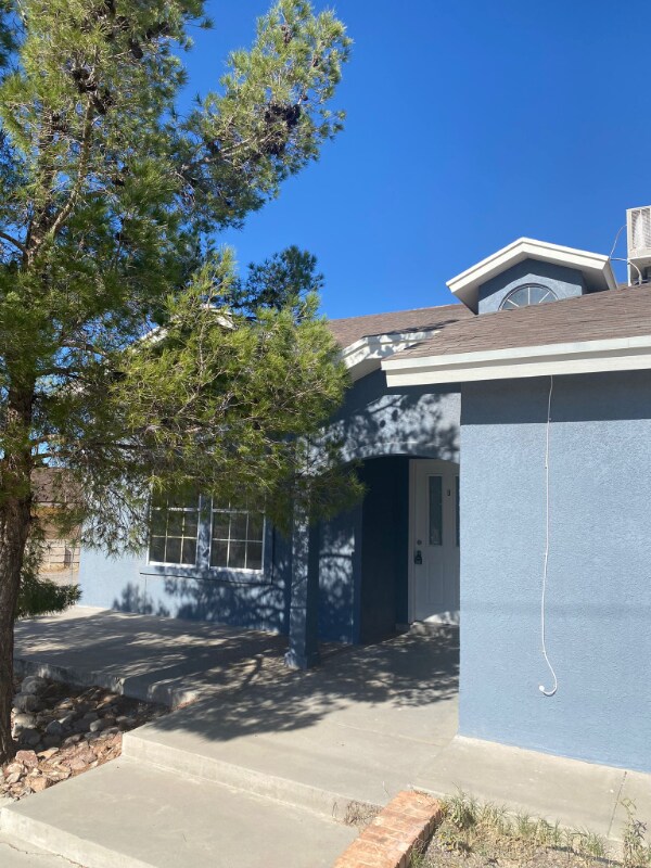 Building Photo - 1613 Coach Rd