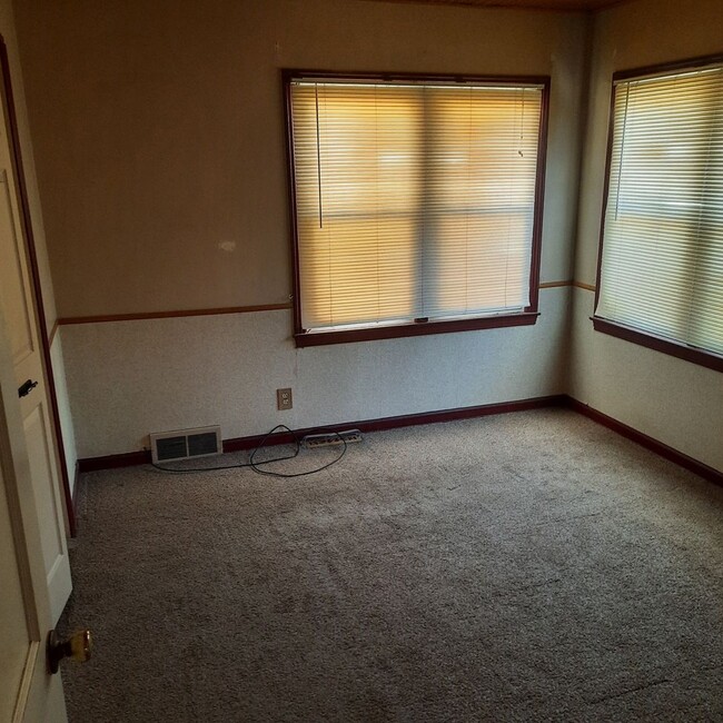 Foto del edificio - 2 bed, 2 bath with garage