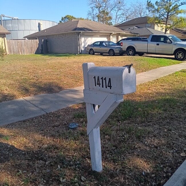 Foto del edificio - 14114 Old Village Ln