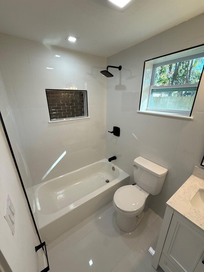 Foto del edificio - 1282 NW 35th St