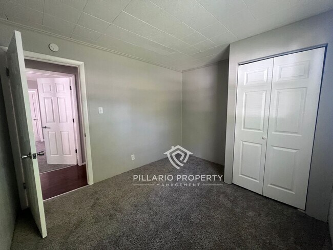 Building Photo - Renovated 4 Bedroom / 2 Bath Beauty!